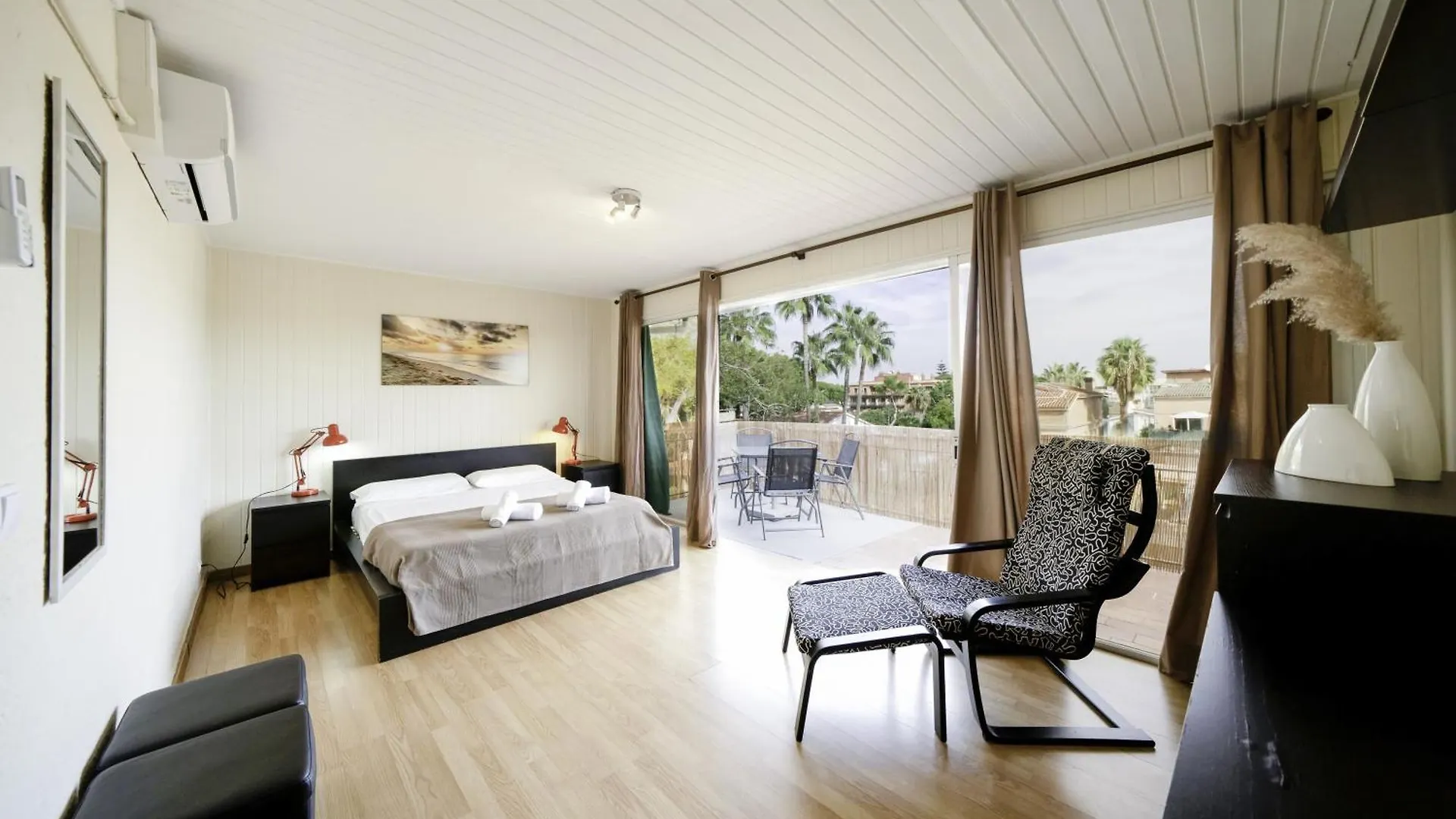 Luz Y Color En Castelldefels Apartment
