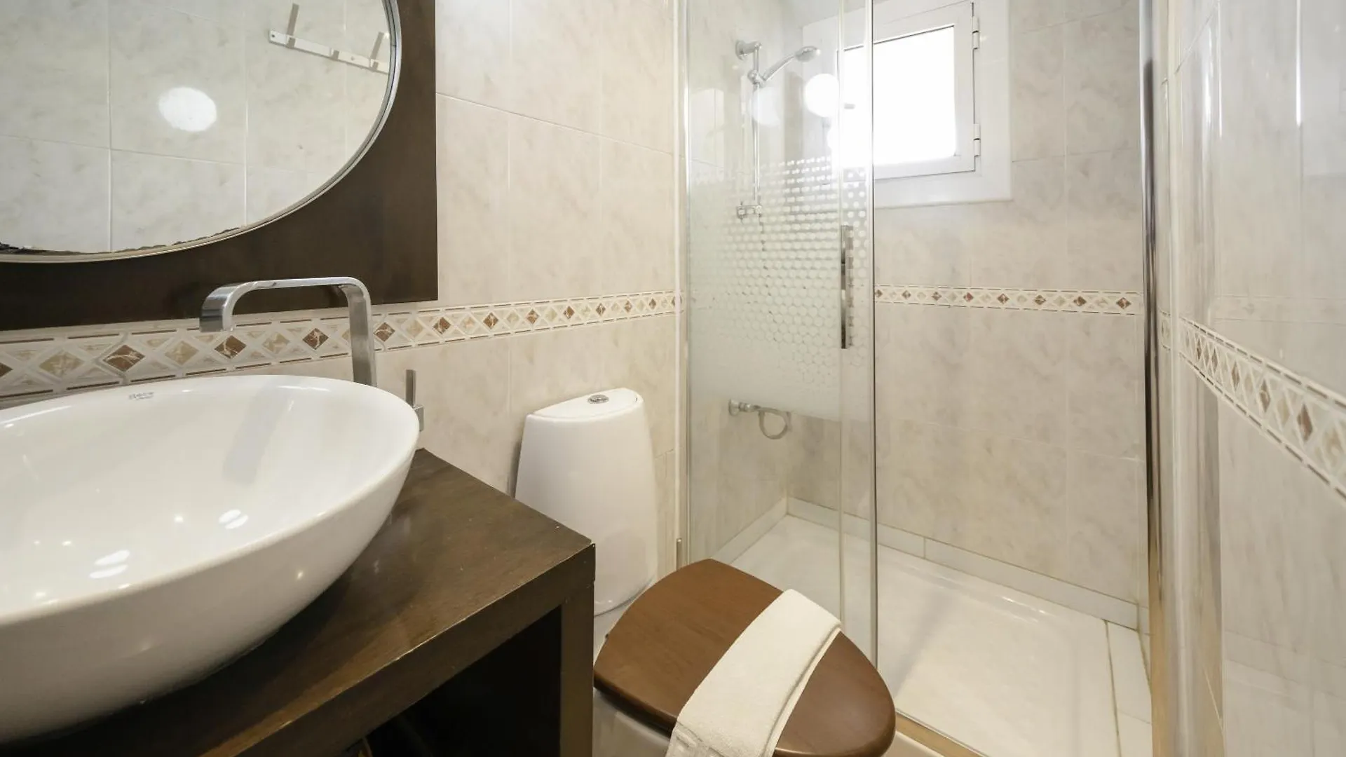 Luz Y Color En Castelldefels Apartment